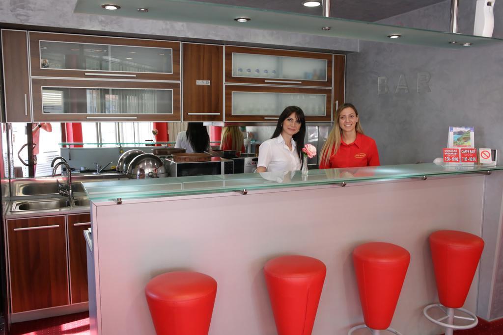 Guesthouse Villa Modex Paraćin Exteriör bild