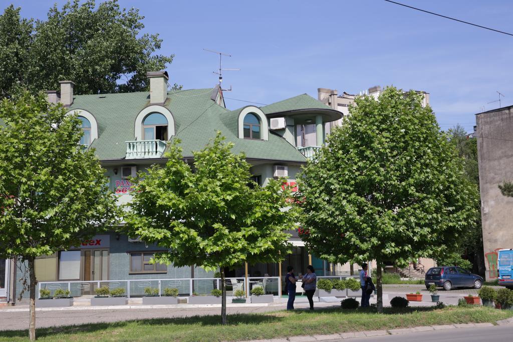 Guesthouse Villa Modex Paraćin Exteriör bild