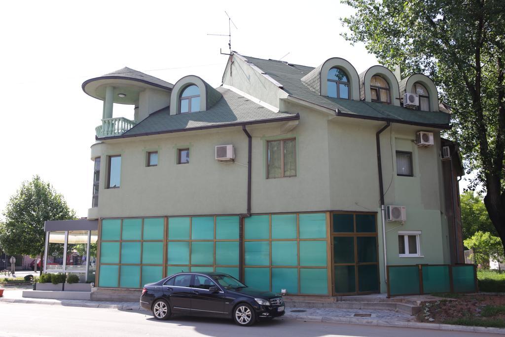 Guesthouse Villa Modex Paraćin Exteriör bild