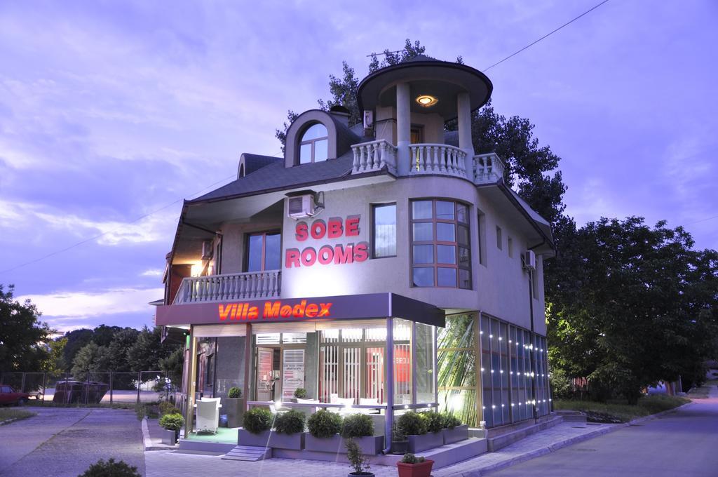 Guesthouse Villa Modex Paraćin Exteriör bild
