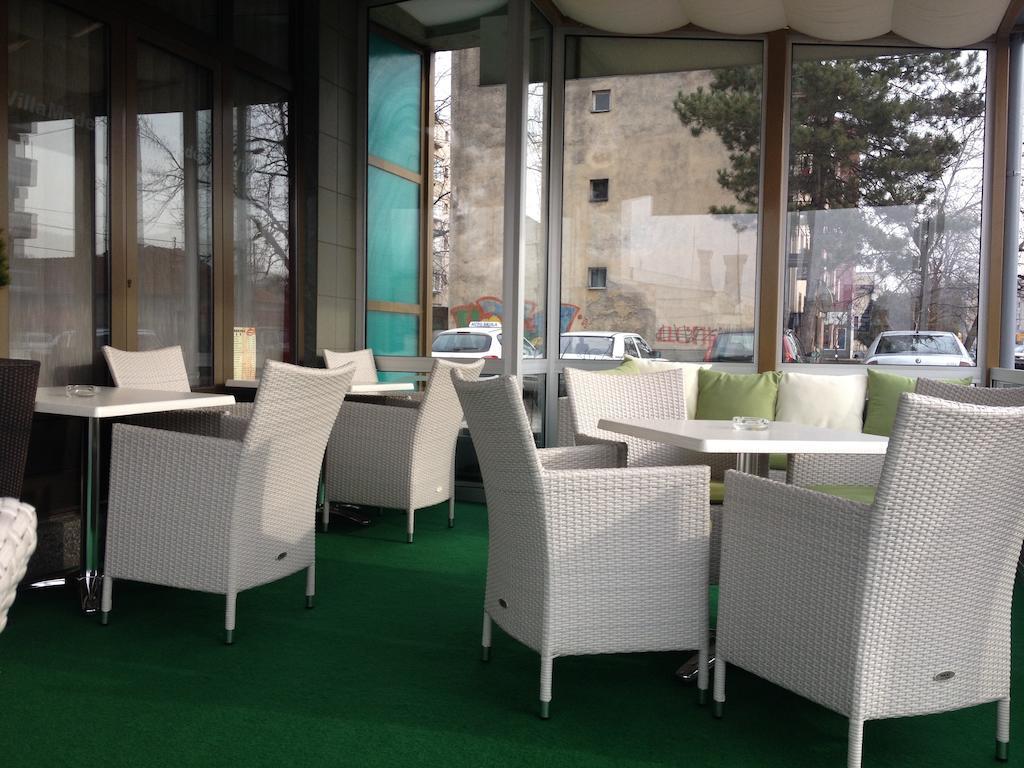Guesthouse Villa Modex Paraćin Exteriör bild