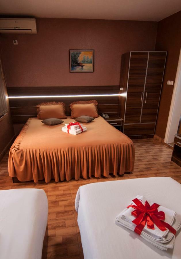 Guesthouse Villa Modex Paraćin Exteriör bild