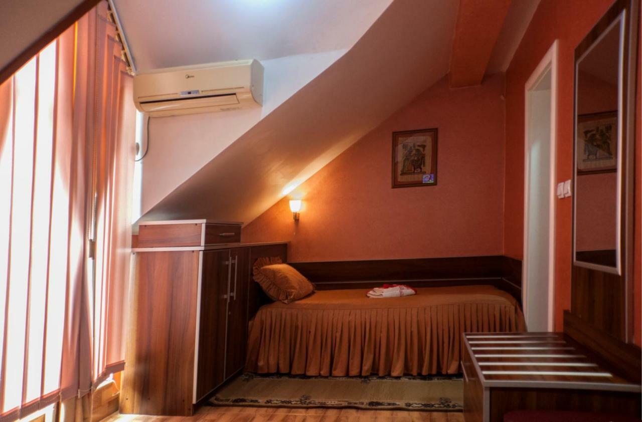 Guesthouse Villa Modex Paraćin Exteriör bild