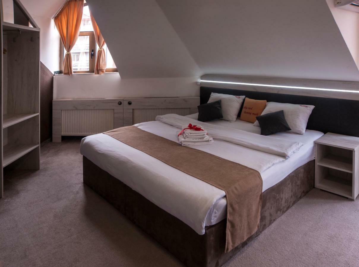 Guesthouse Villa Modex Paraćin Exteriör bild