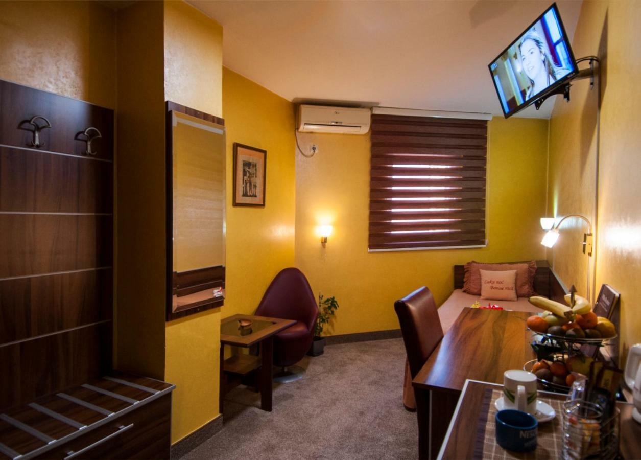Guesthouse Villa Modex Paraćin Exteriör bild